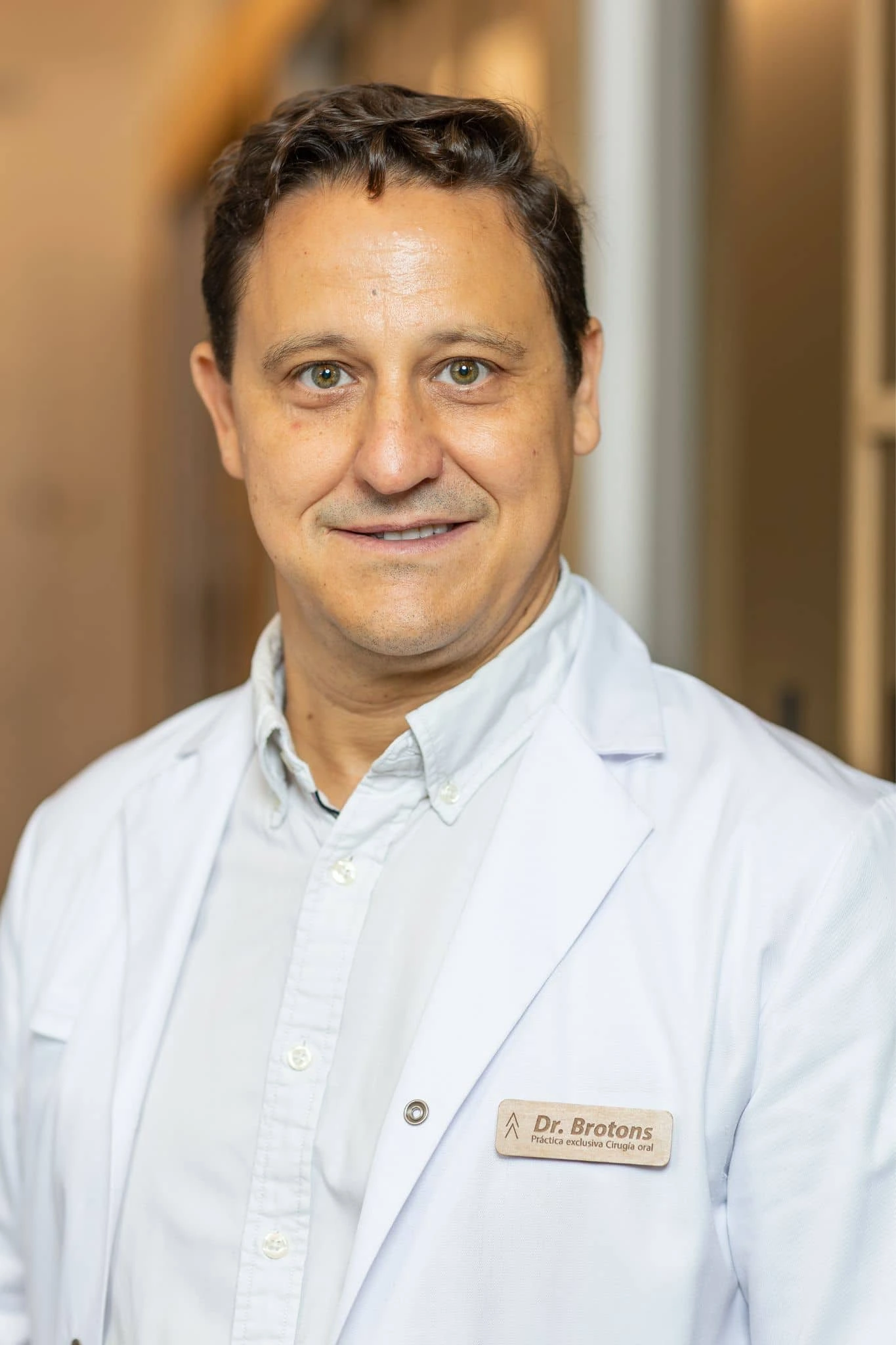 Dr. Alejandro Brotons, responsable de la Unidad de Implantología y Cirugía Oral
